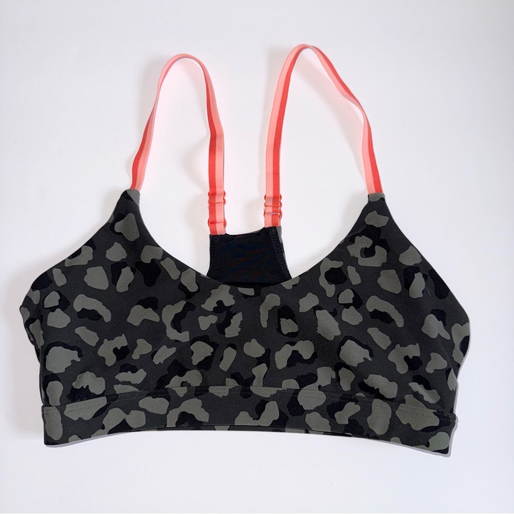 White Fox Active x Sarahs Day Leopard Sports Bra XS Strappy Back Workout Gym
